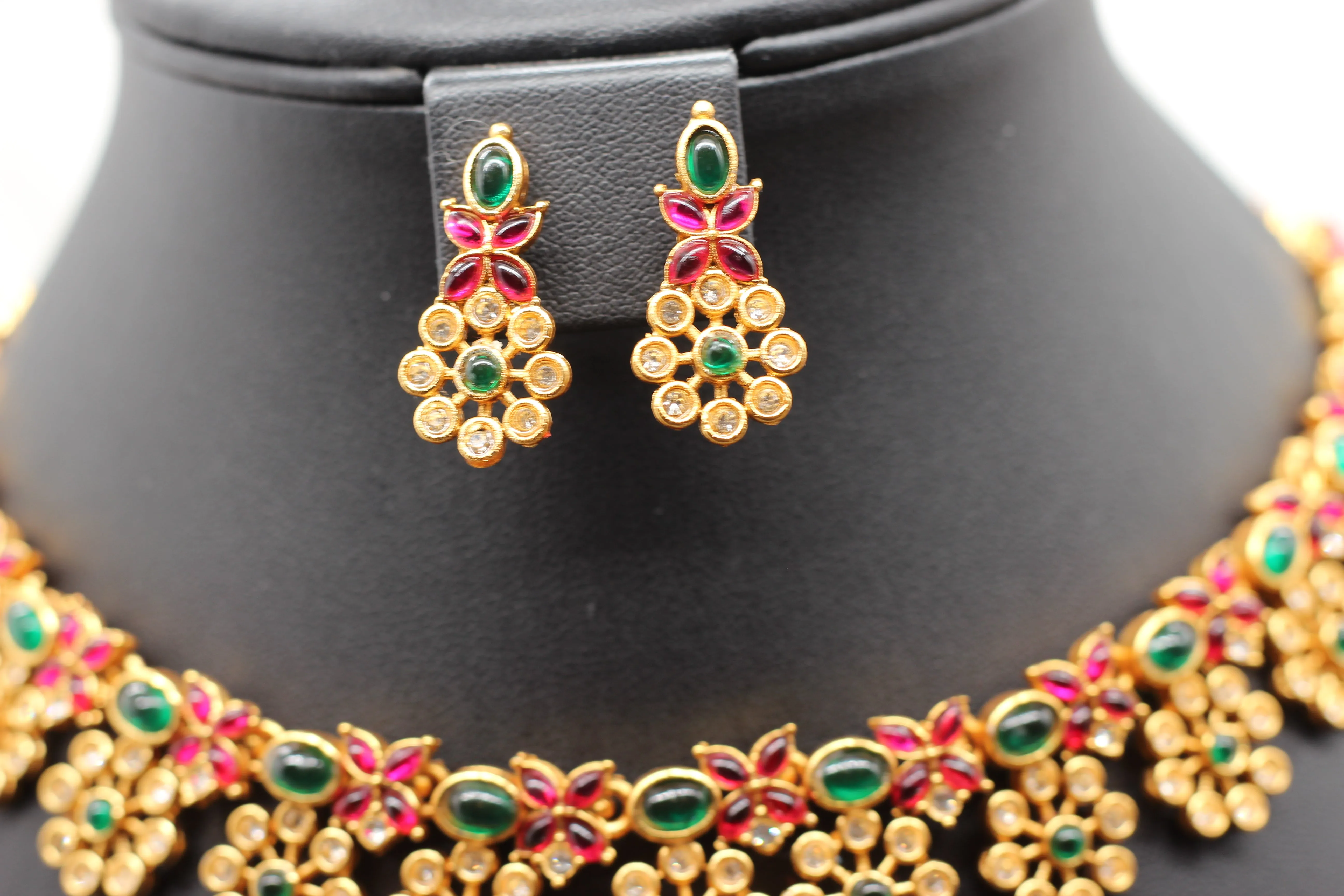 Adjustable Kemp Pendant Choker & Earring Set with Matte Finish