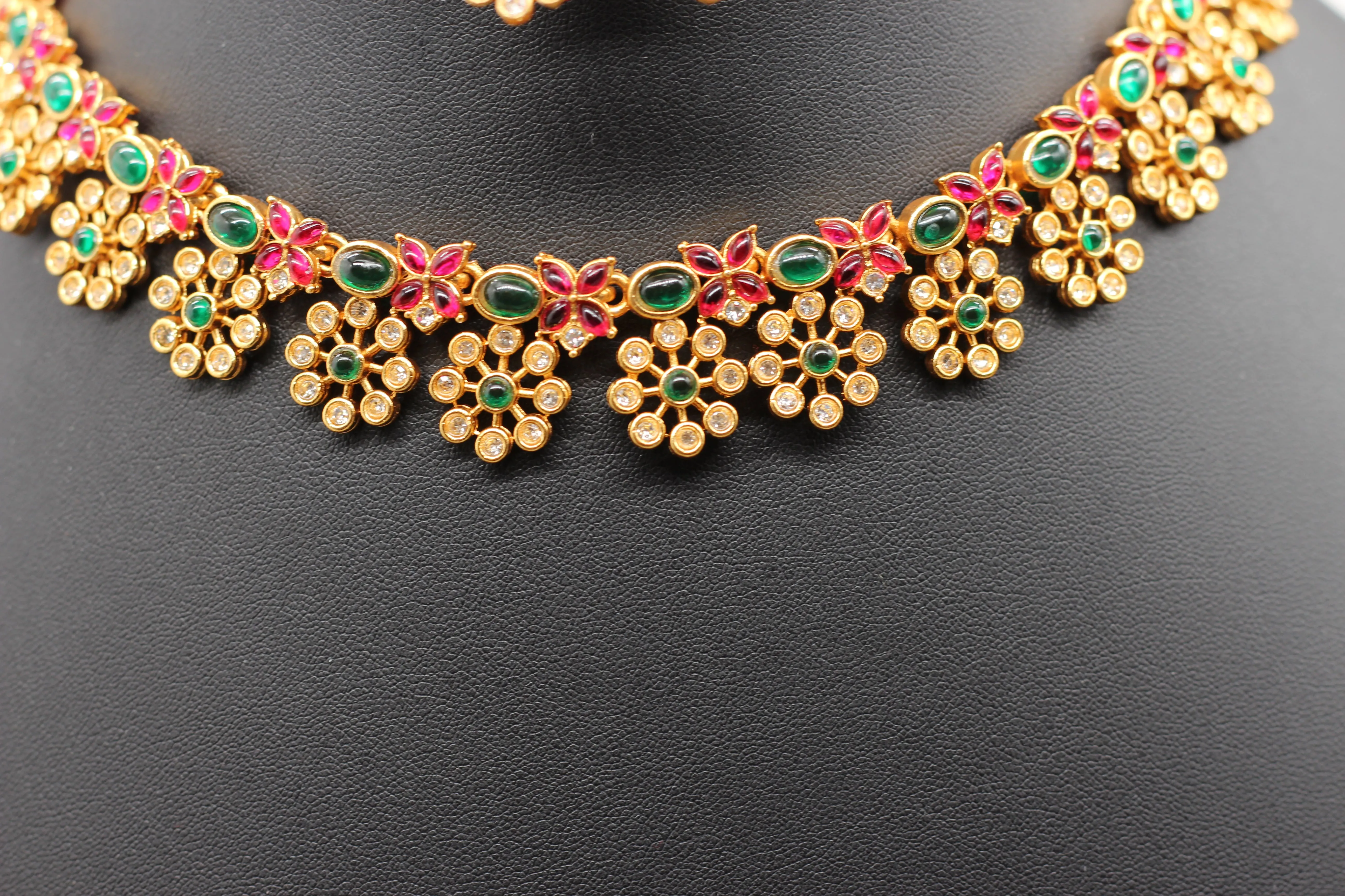 Adjustable Kemp Pendant Choker & Earring Set with Matte Finish