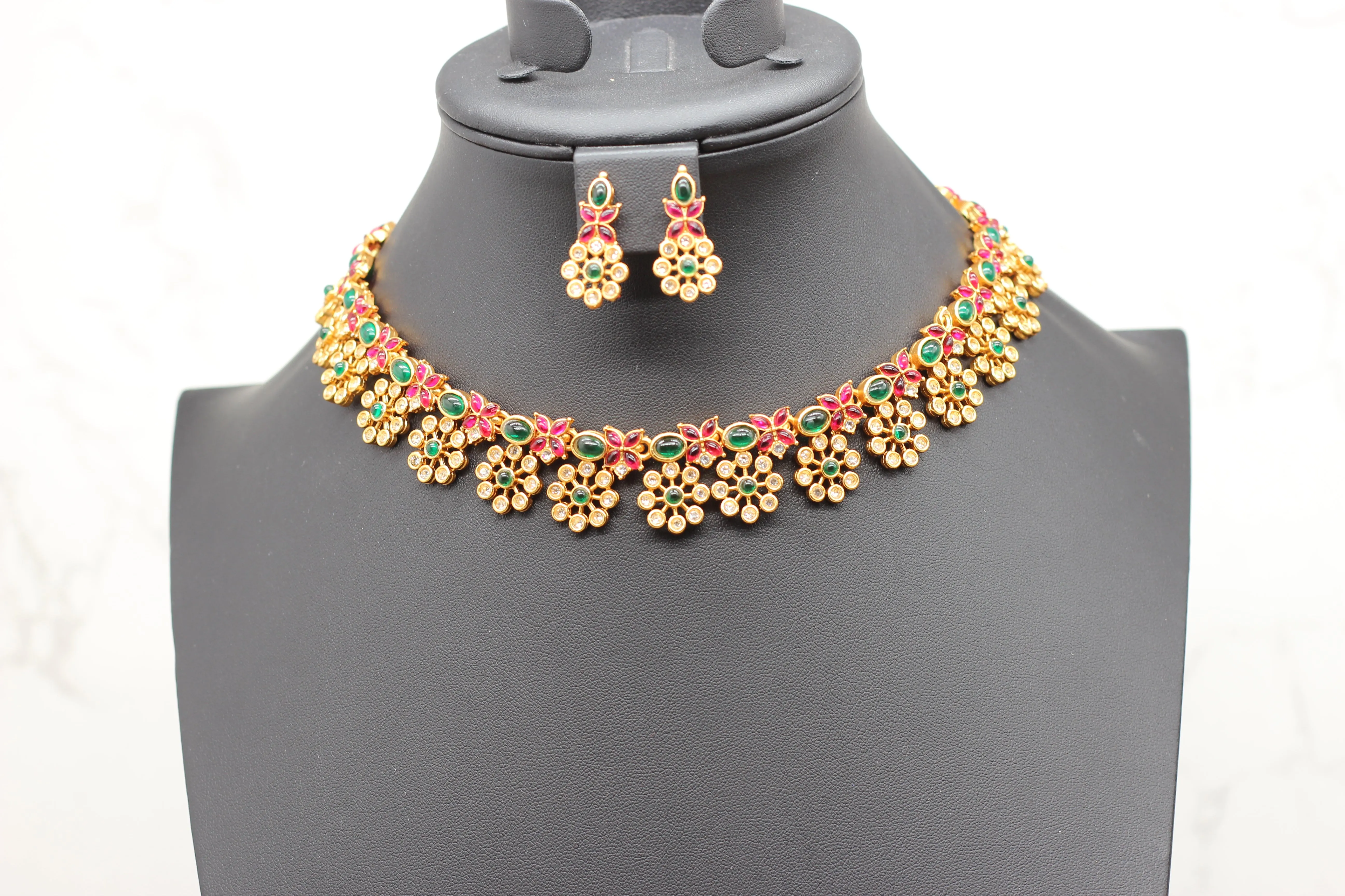 Adjustable Kemp Pendant Choker & Earring Set with Matte Finish