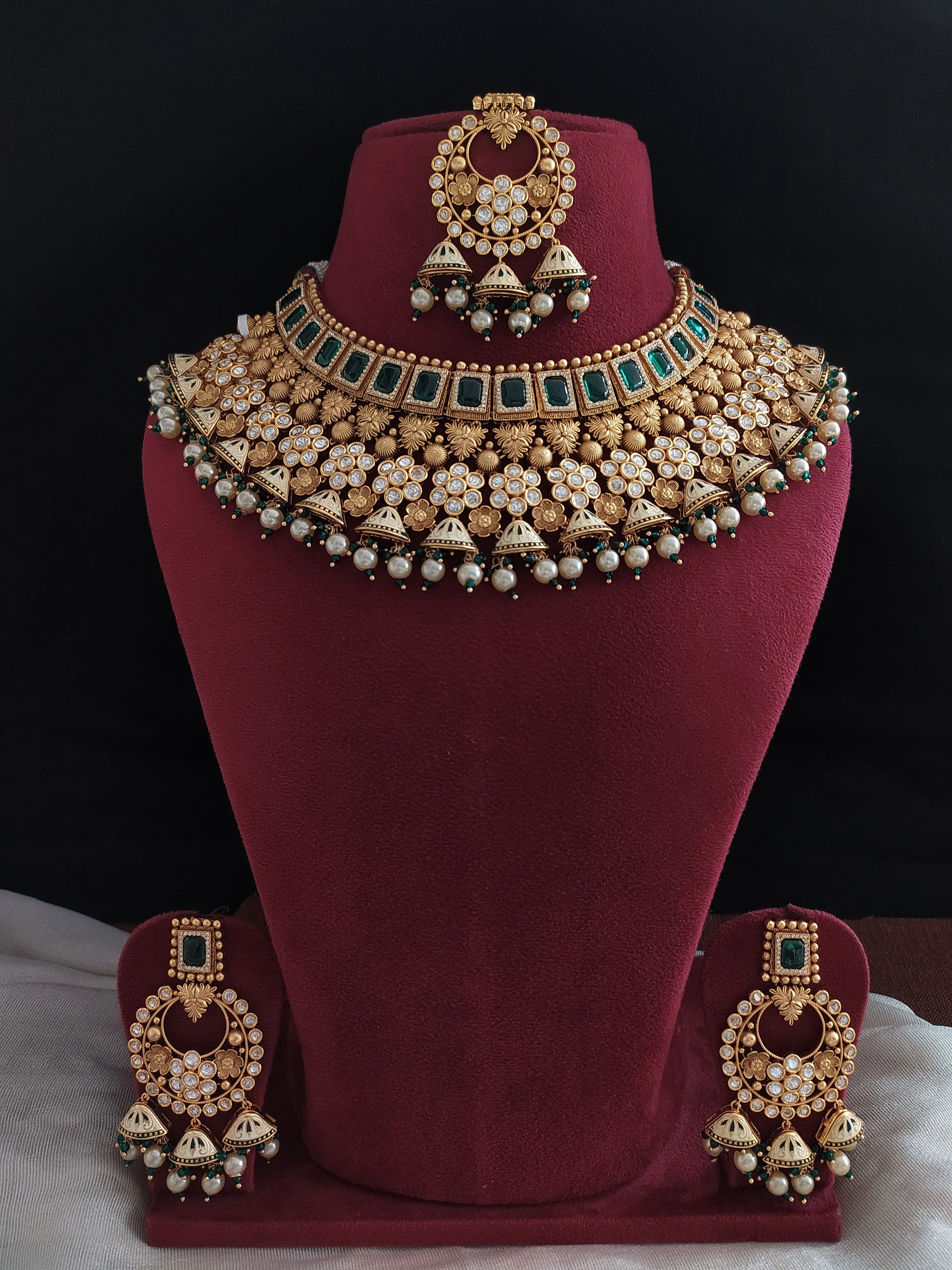 Antique Kundan Bridal Choker Set – Floral Design in Green and Baby Pink