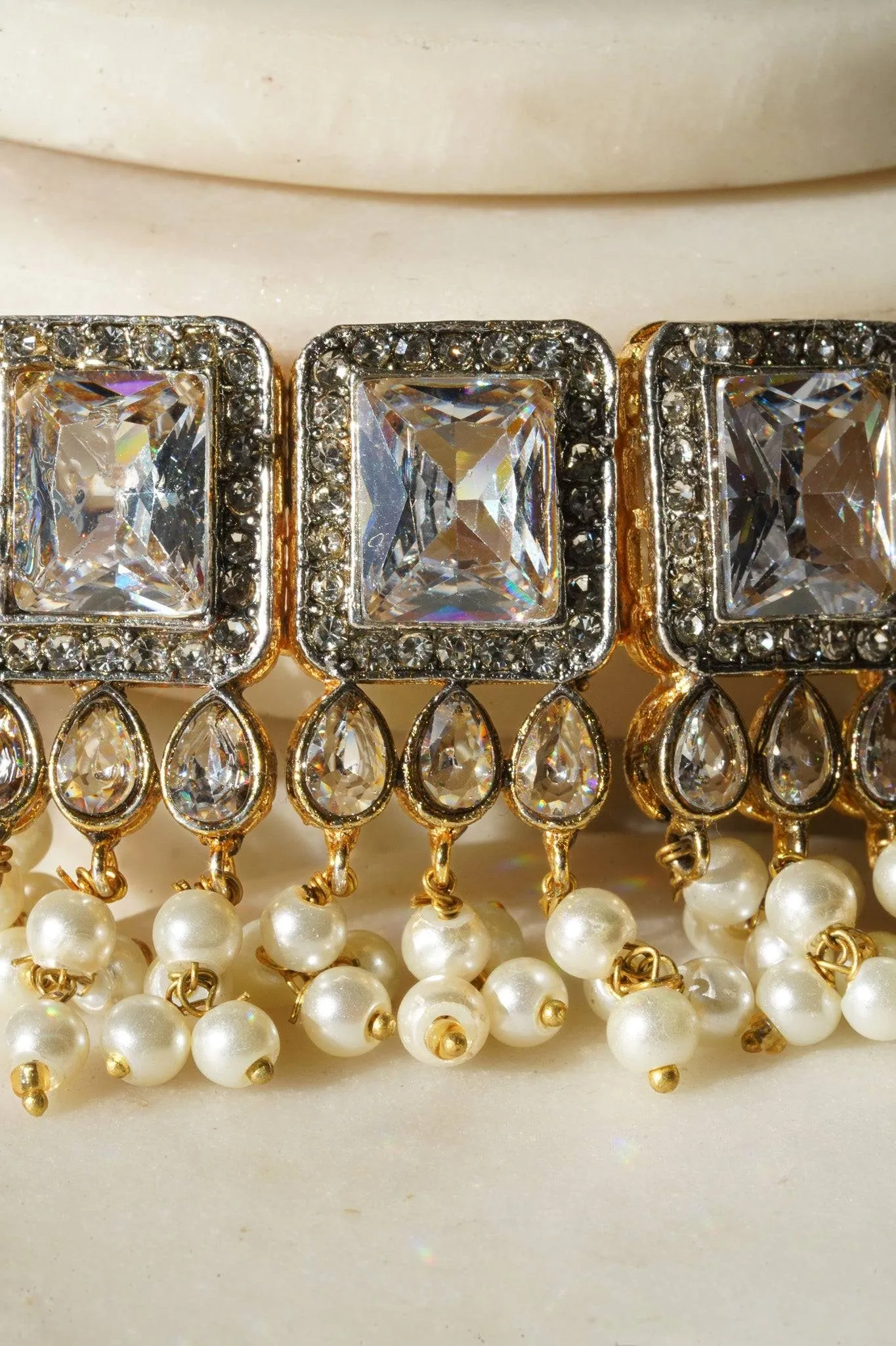 Jahanara - Choker Necklace Set With Earrings & Maang Tikka