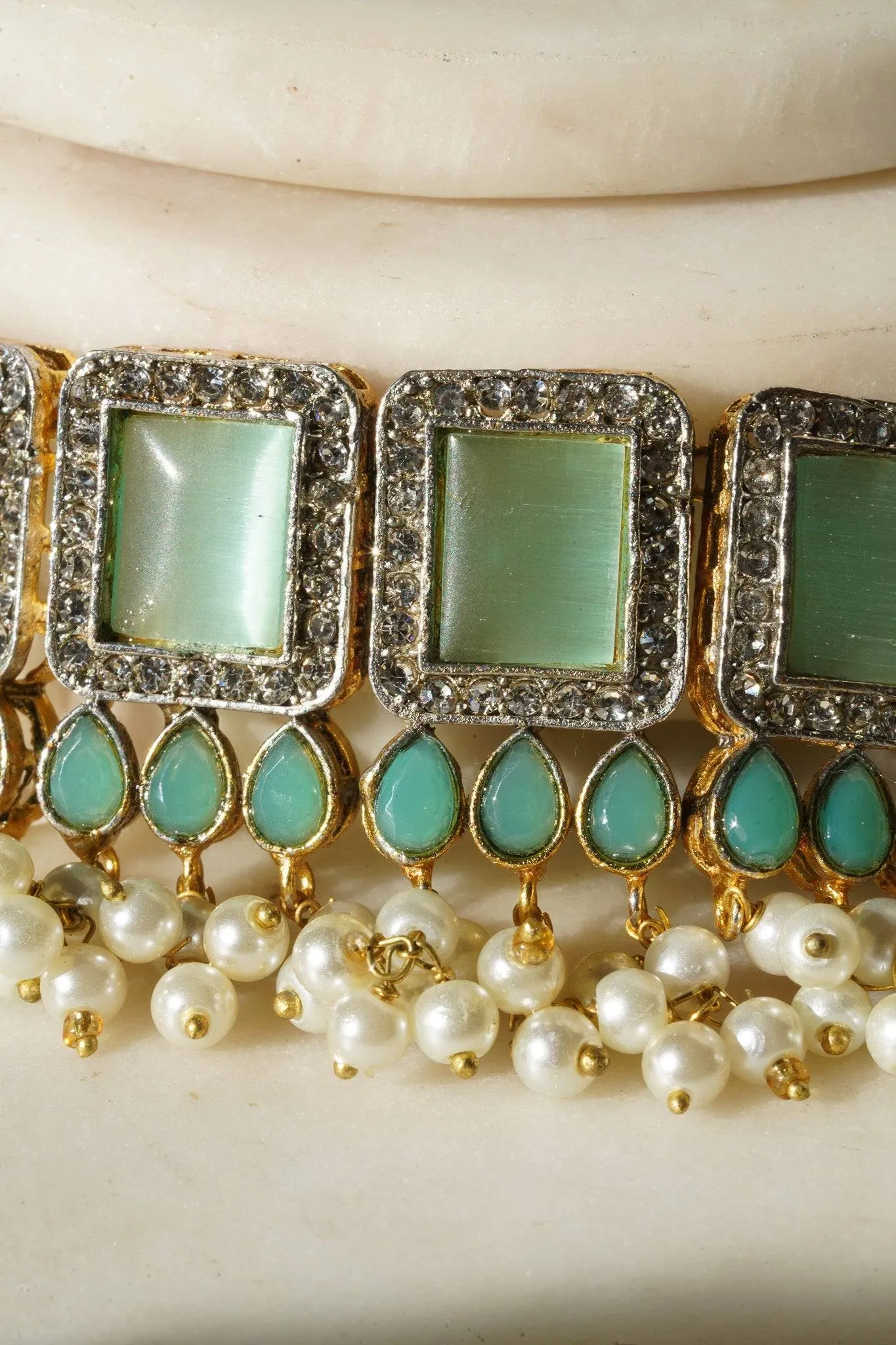 Jahanara - Choker Necklace Set With Earrings & Maang Tikka