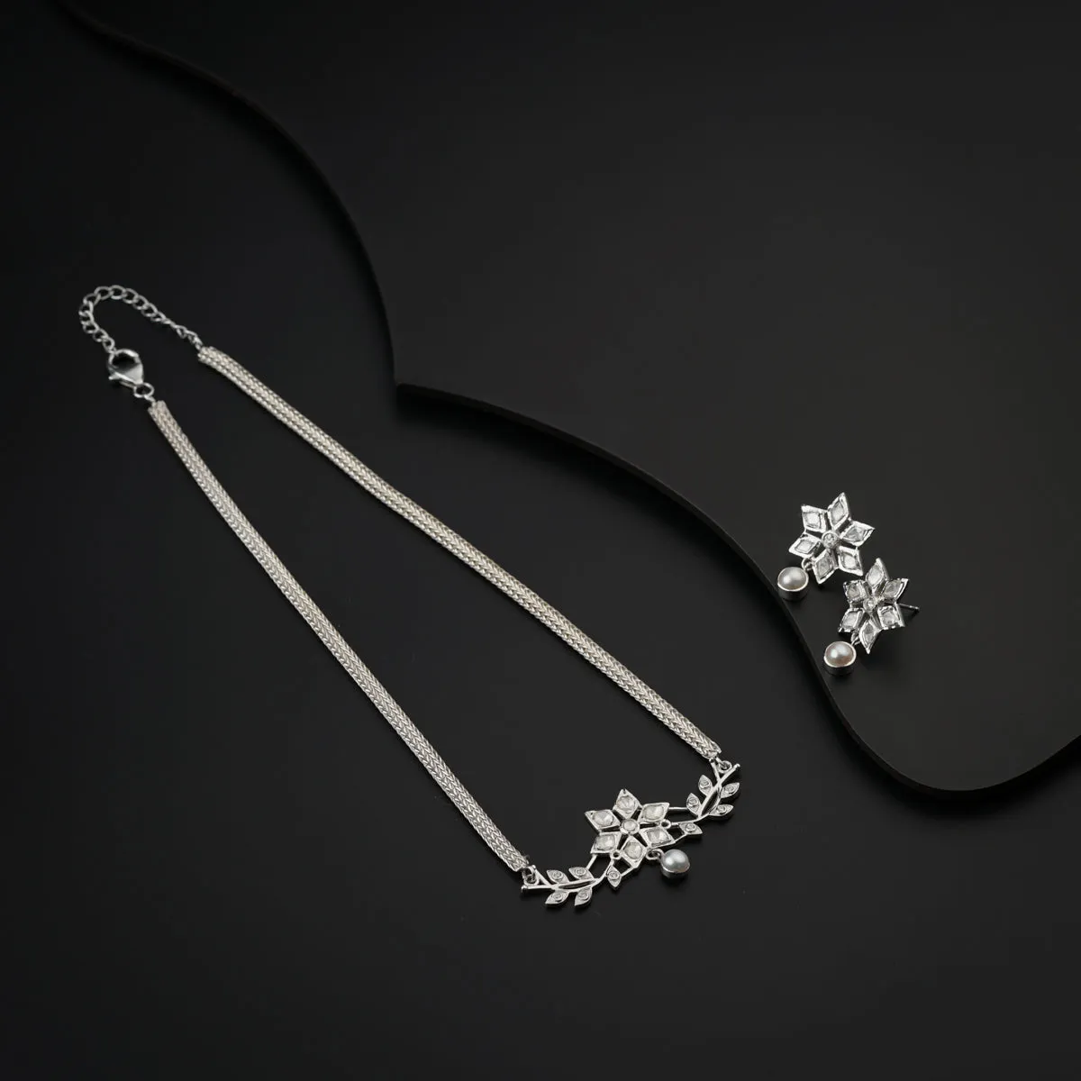 Polki Choker Leaf Silver Set with Pearls (Moissanite)