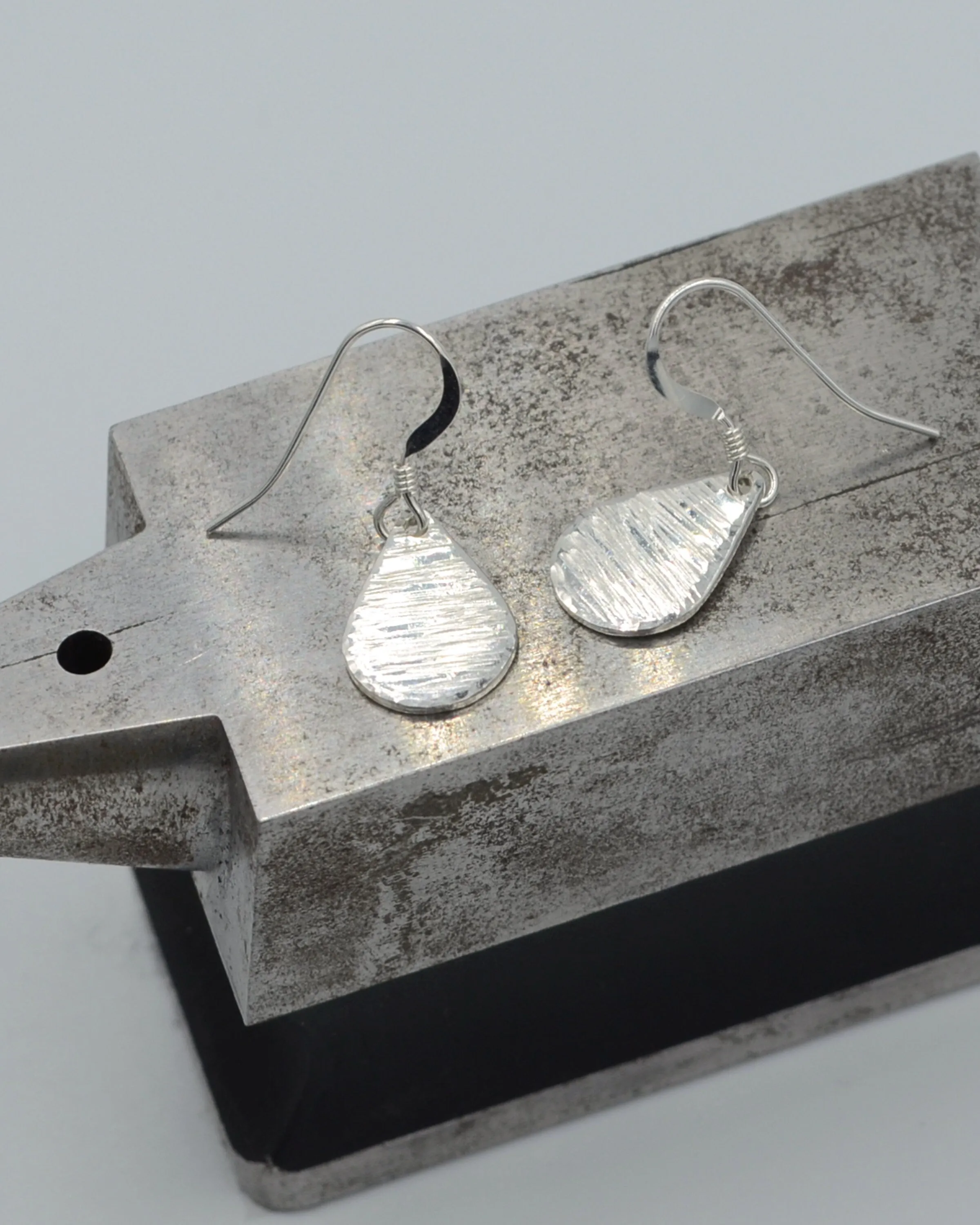 Simple silver hammered teardrop earrings, dainty dangling earrings, minimalist jewellery